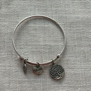 EARTH ANGEL MOM TREE OF LIFE EXPANDABLE CHARM BRACELET - silver tone